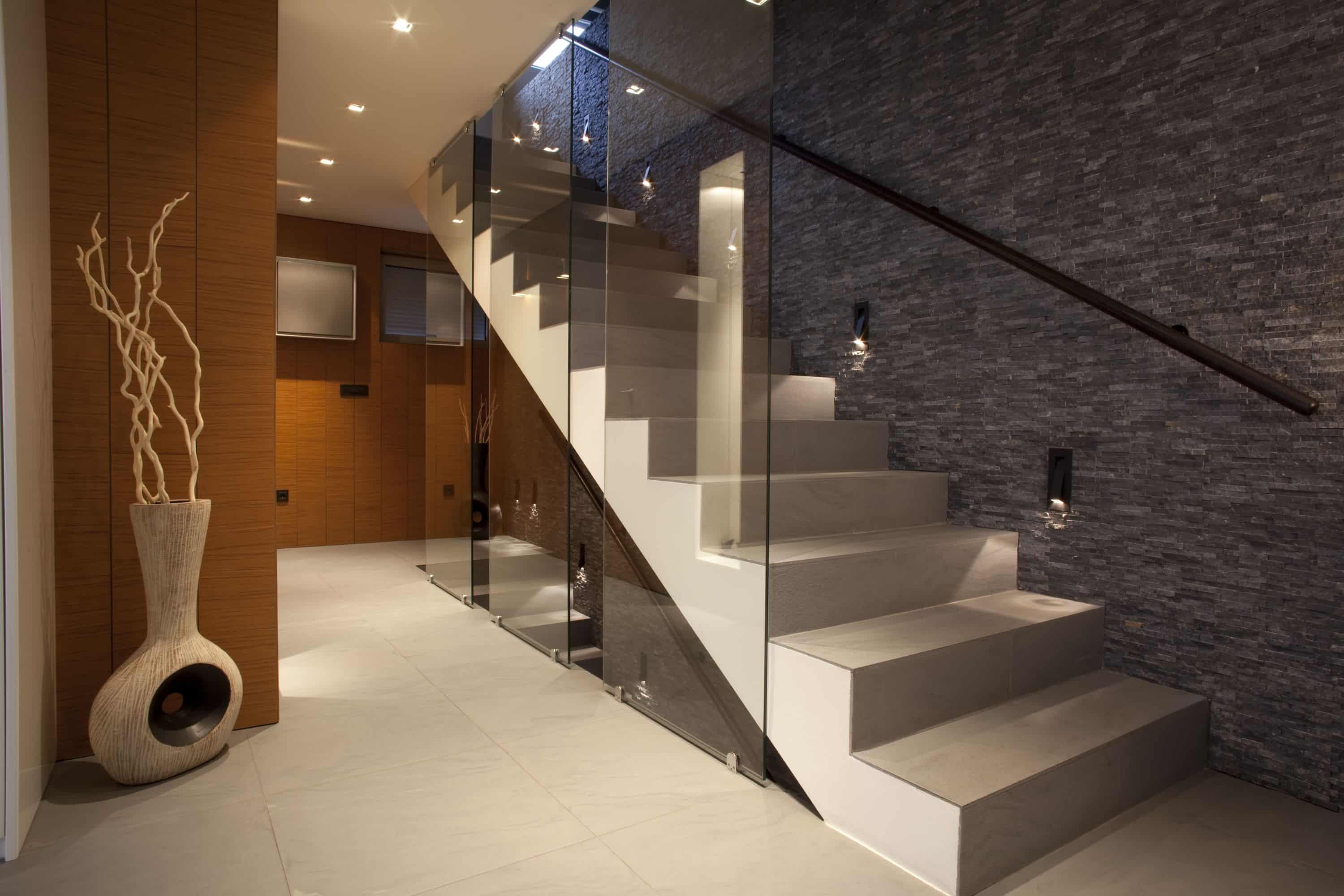 escalier design beton blanc